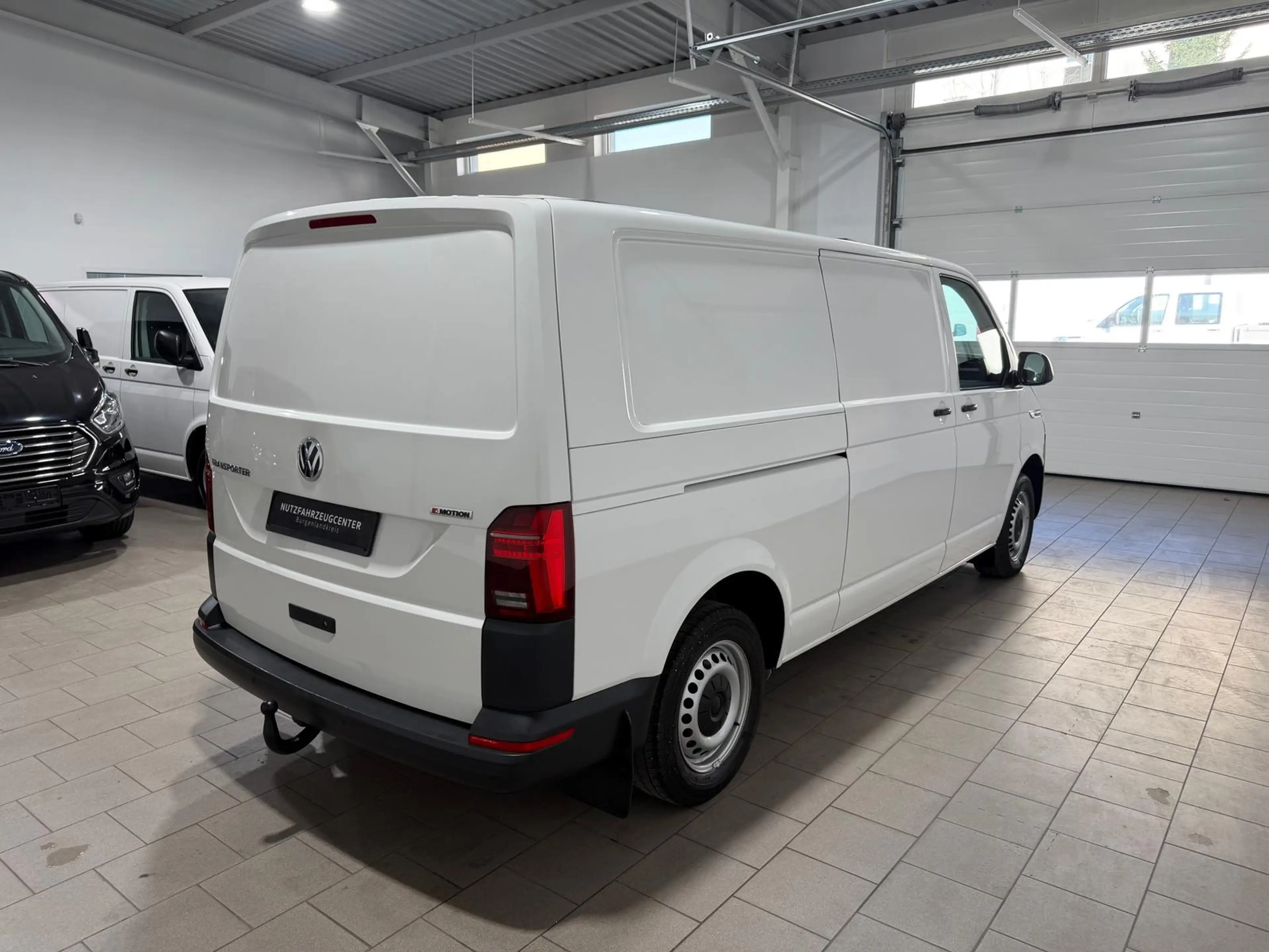 Volkswagen T6.1 Transporter ,4Motion,lang,Navi,Standh,AHK — photo 3