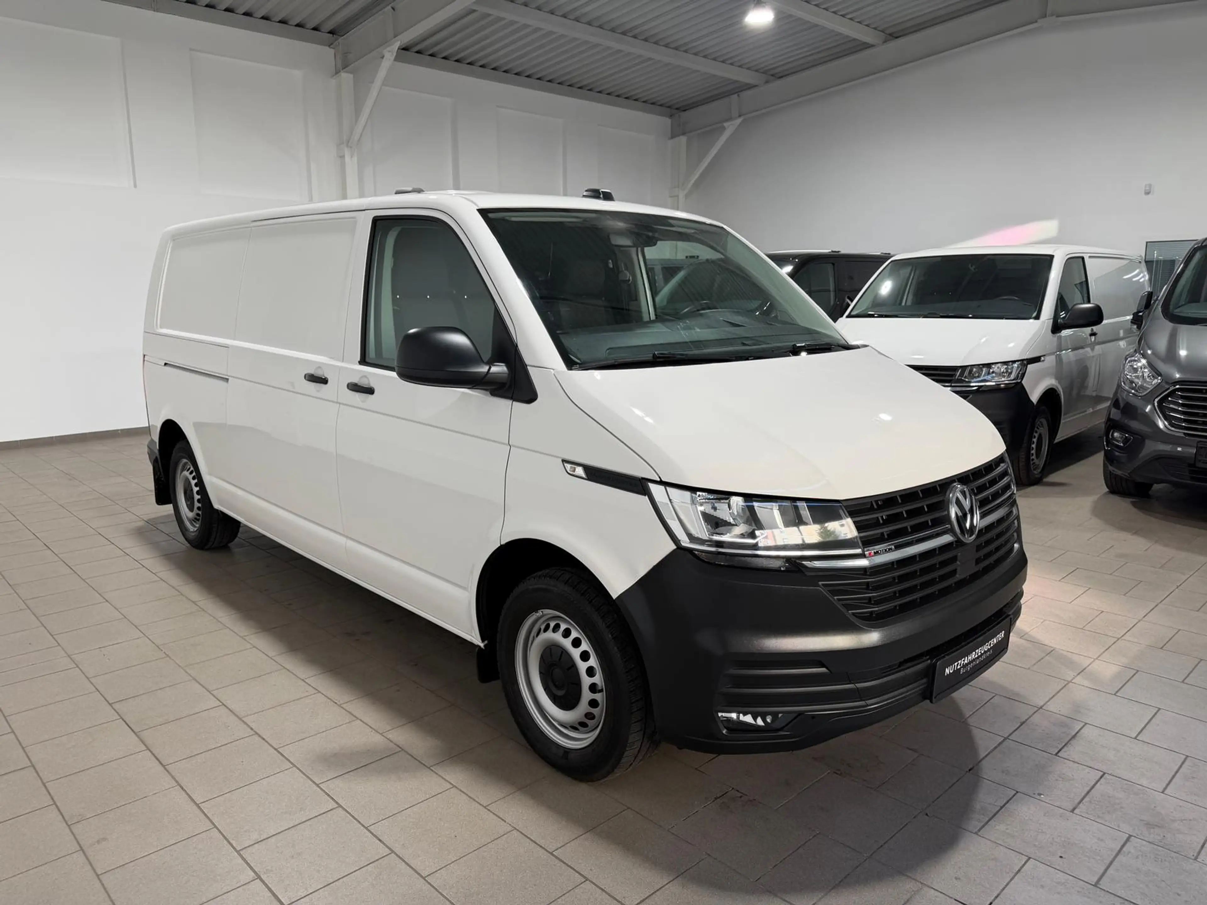 Volkswagen T6.1 Transporter ,4Motion,lang,Navi,Standh,AHK — photo 2