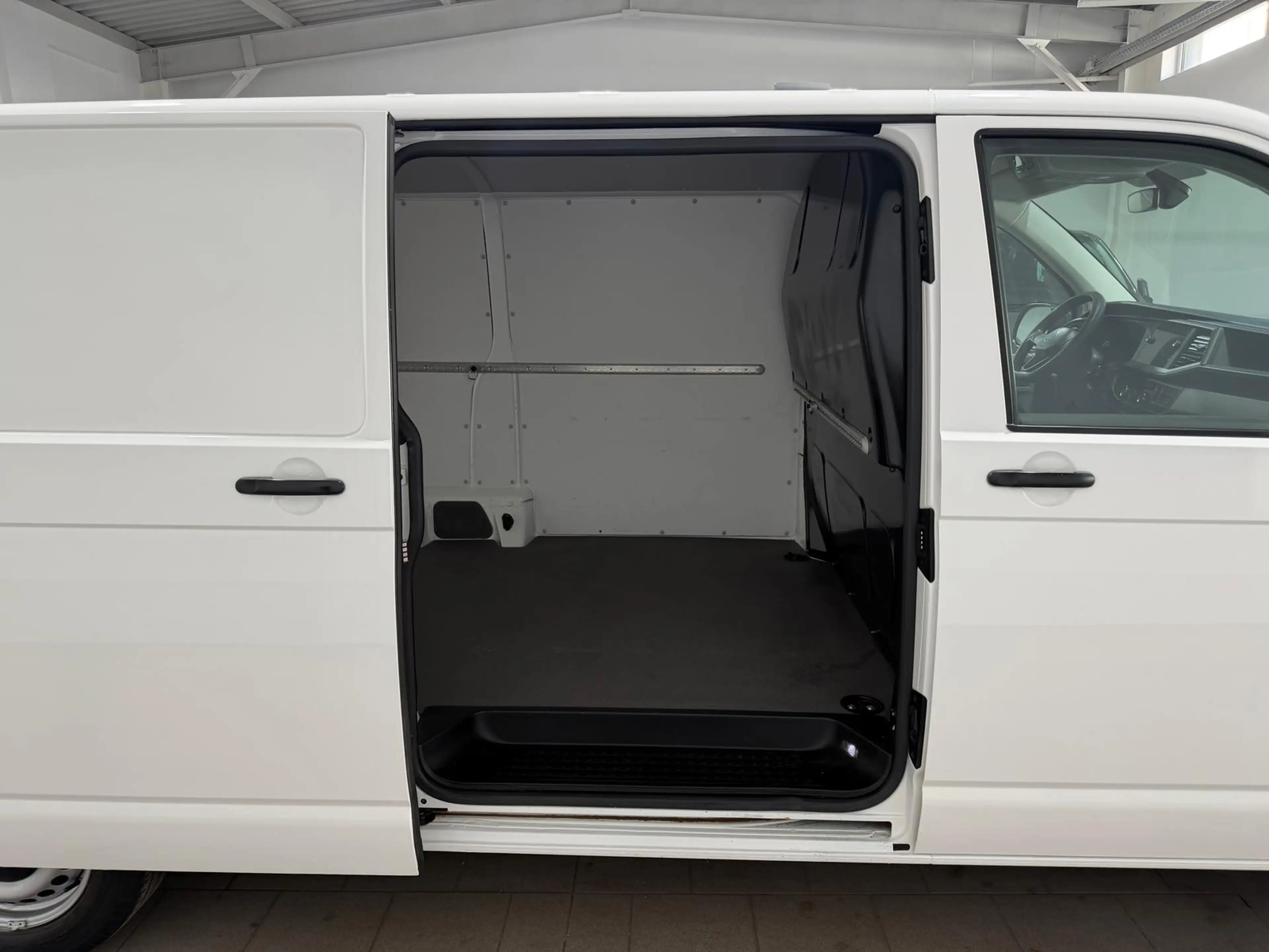Volkswagen T6.1 Transporter ,4Motion,lang,Navi,Standh,AHK — photo 6