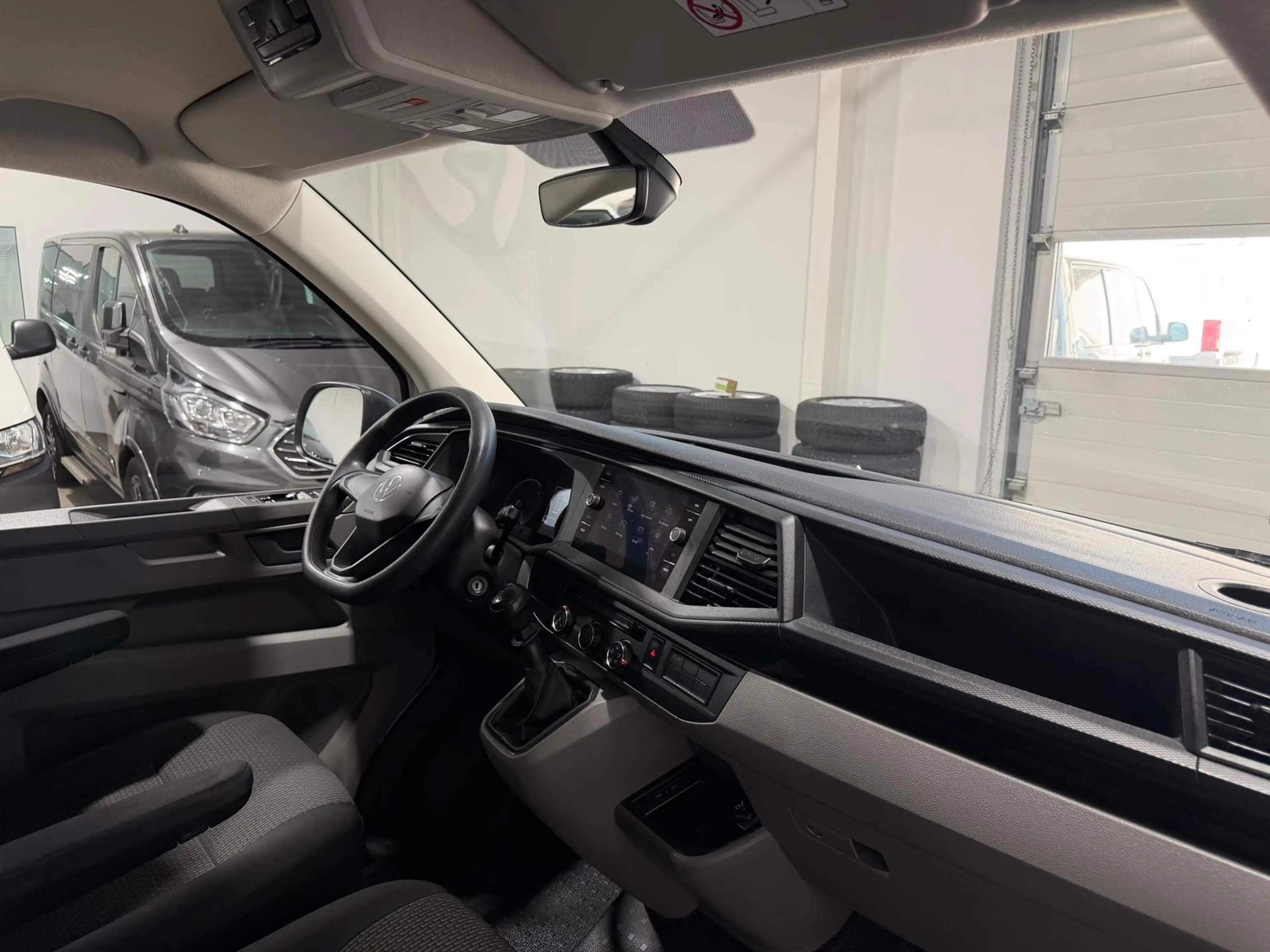 Volkswagen T6.1 Transporter ,4Motion,lang,Navi,Standh,AHK — photo 9