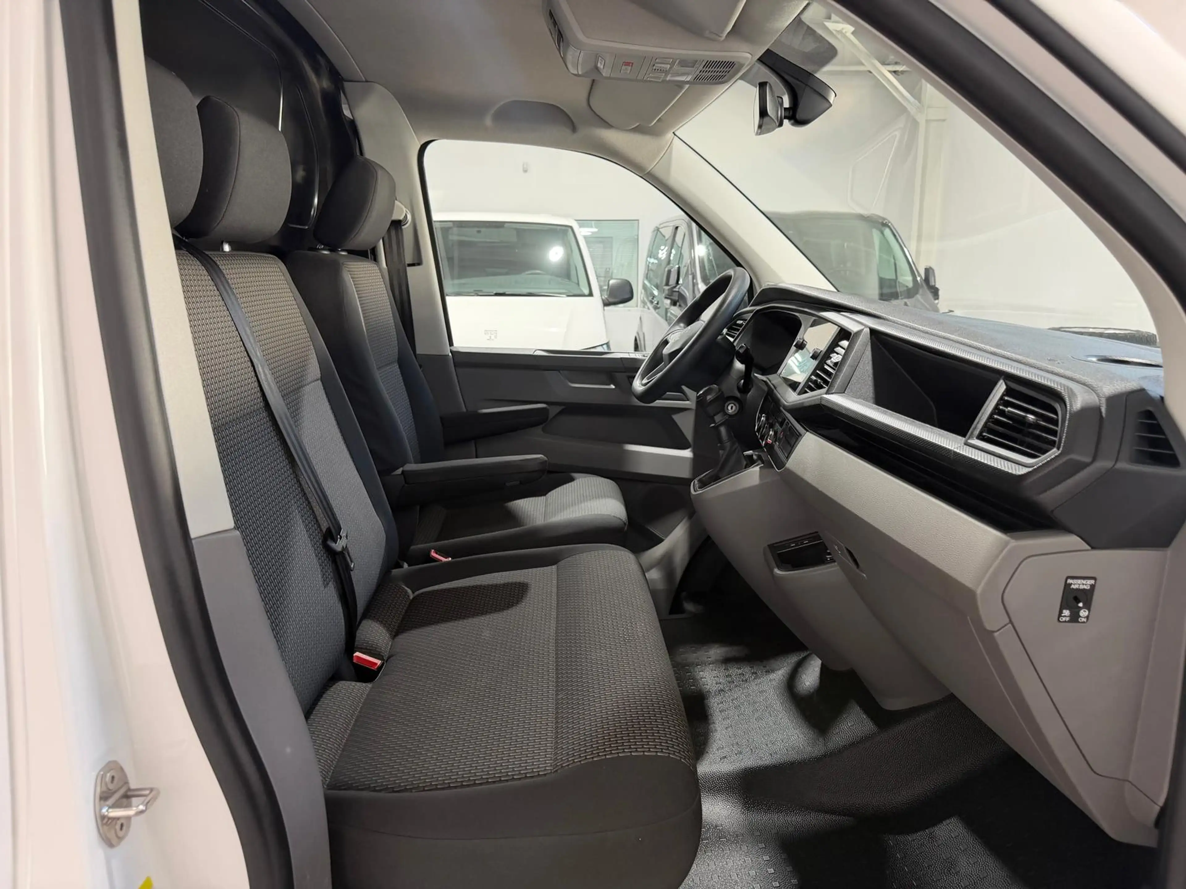 Volkswagen T6.1 Transporter ,4Motion,lang,Navi,Standh,AHK — photo 8
