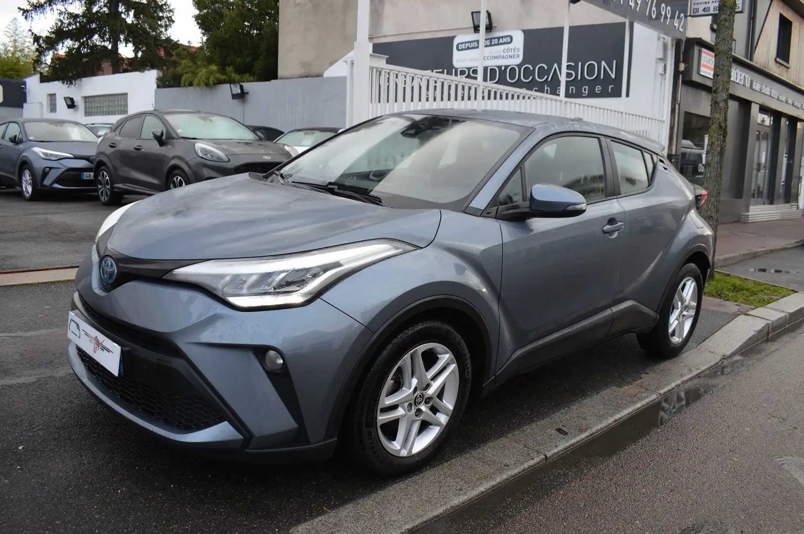 Toyota Dyna 1.8 HYBRIDE 122CH DYNAMIC BUSINESS E-CVT + PROGRAMME BEYOND ZERO ACADEMY Gris - 1