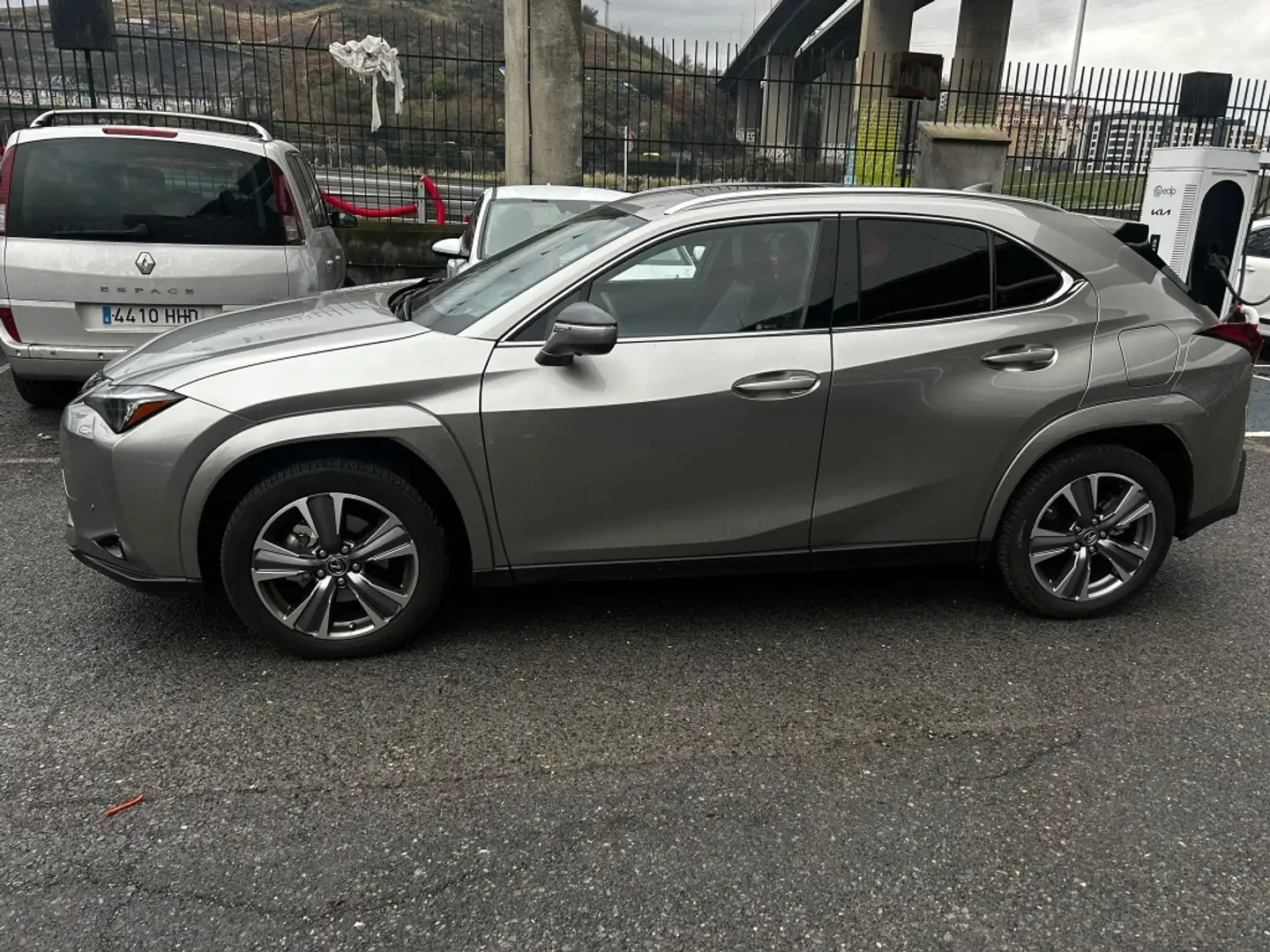 Lexus UX 300e Luxury Grau - 2