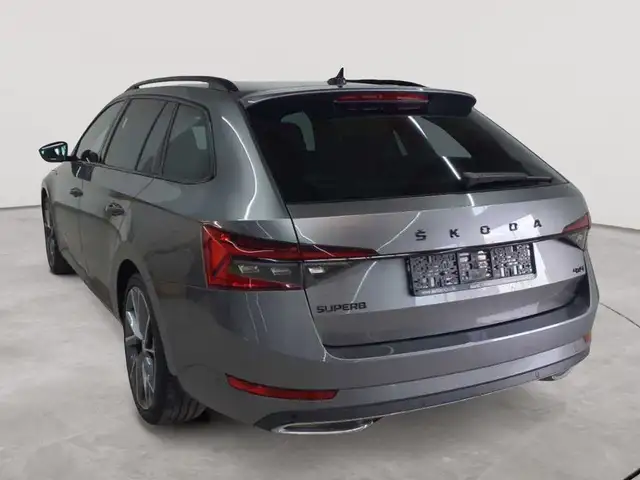 Skoda Superb view 5