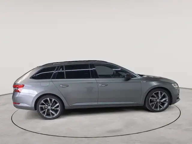 Skoda Superb view 3