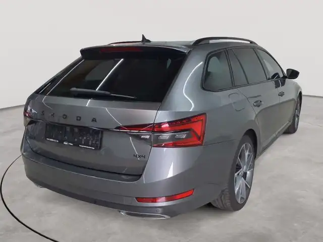 Skoda Superb view 4