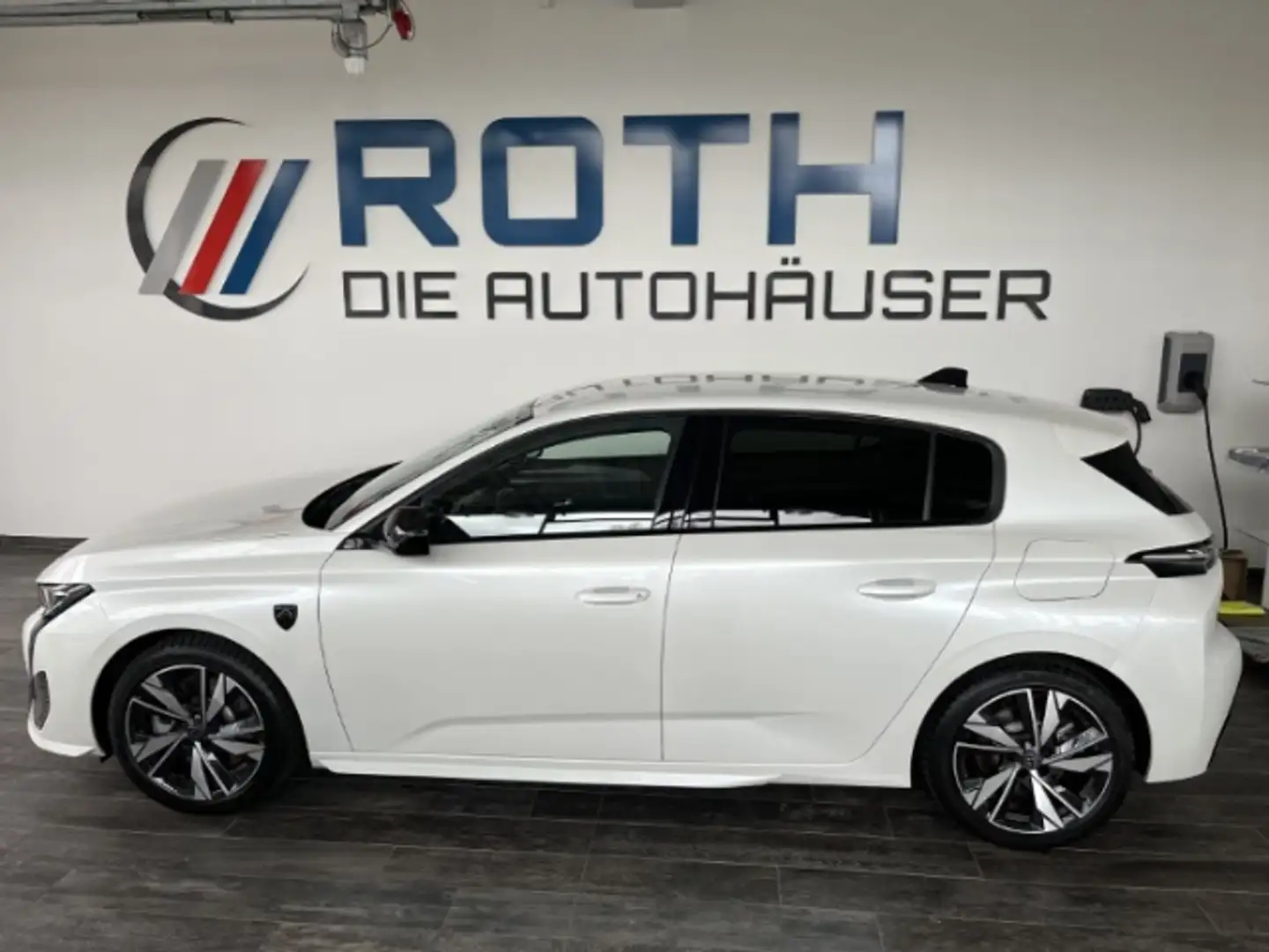 Peugeot 308 Hybrid 180 e-EAT8 GT Pack 1er Hand Soundsystem Weiß - 2