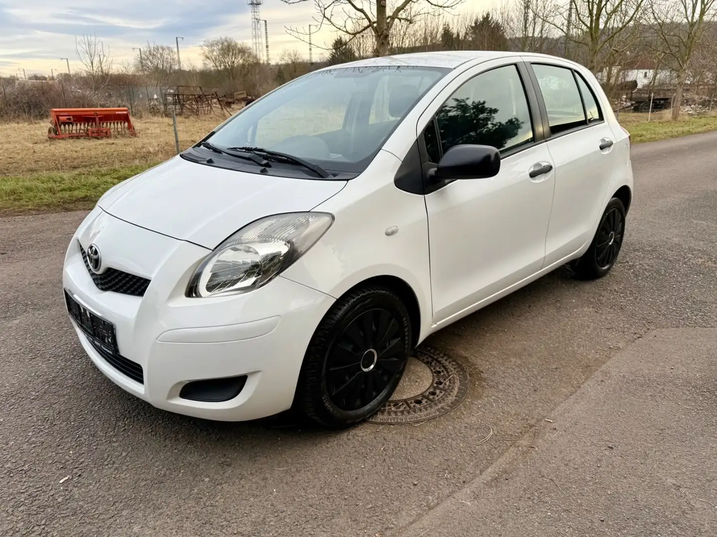 Toyota Yaris 1,33-l-Dual-VVT-i Cool 2. Hand/Klima/ZV... Blanc - 1