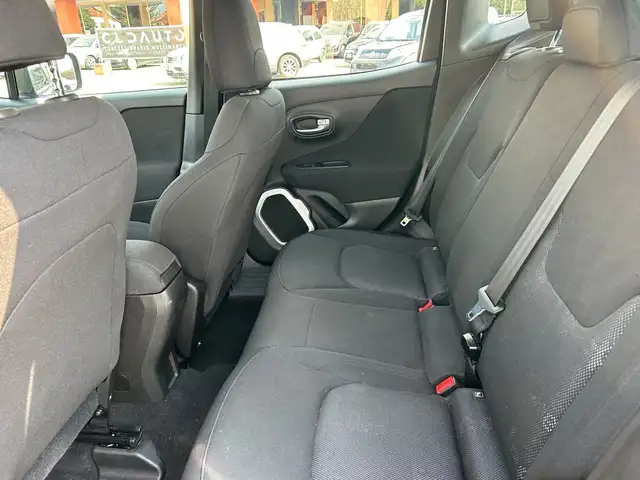 Jeep Renegade view 5