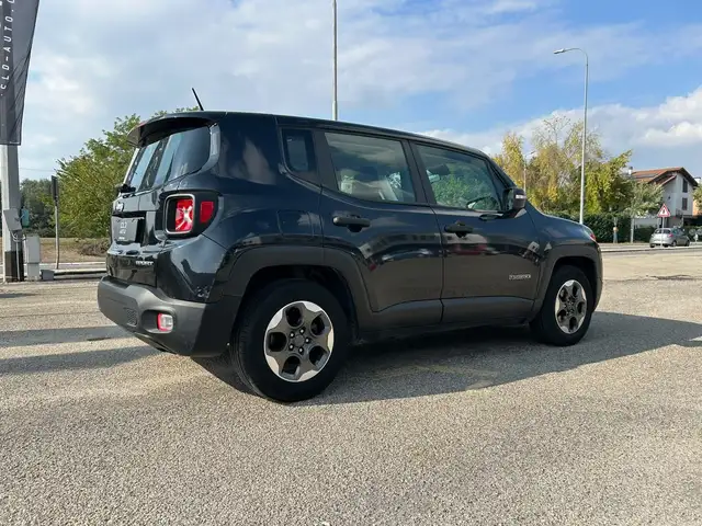 Jeep Renegade view 2