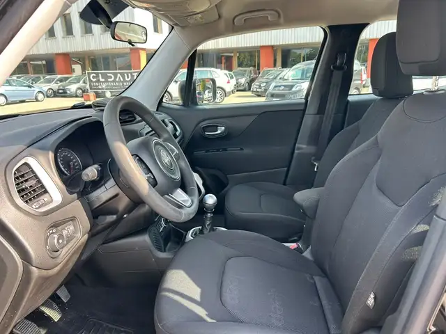 Jeep Renegade view 4