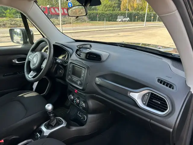 Jeep Renegade view 7
