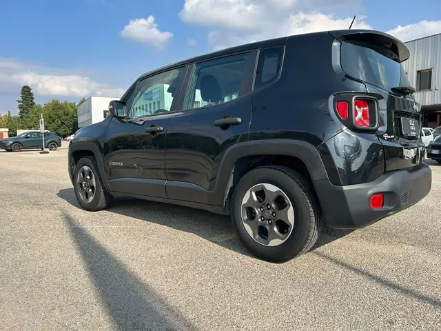 Jeep Renegade view 3