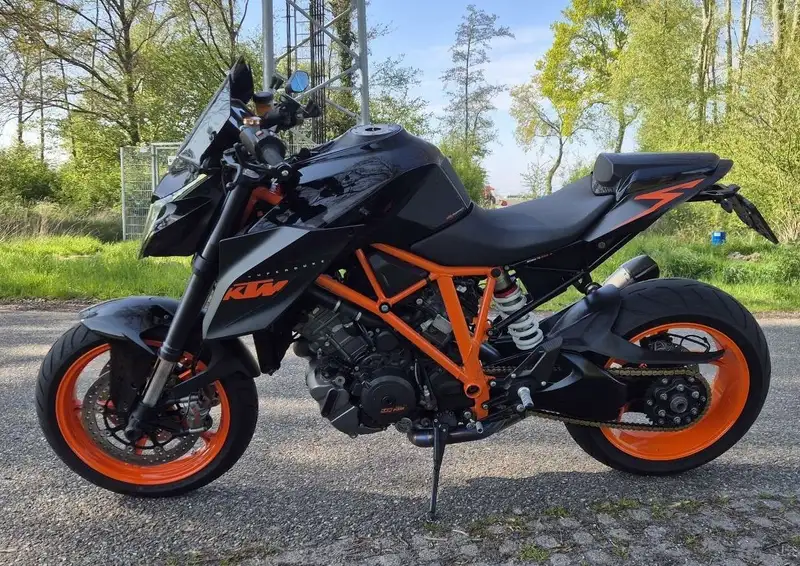 KTM 1290 SUPER DUKE R - foto 2