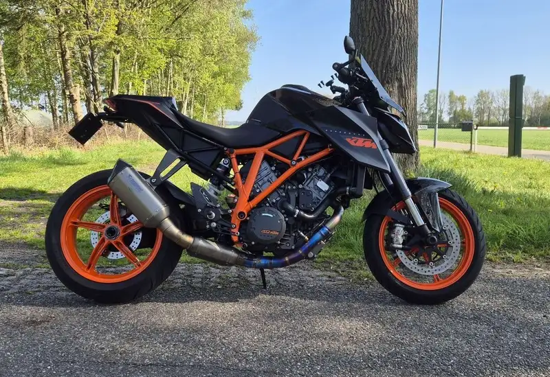 KTM 1290 SUPER DUKE R