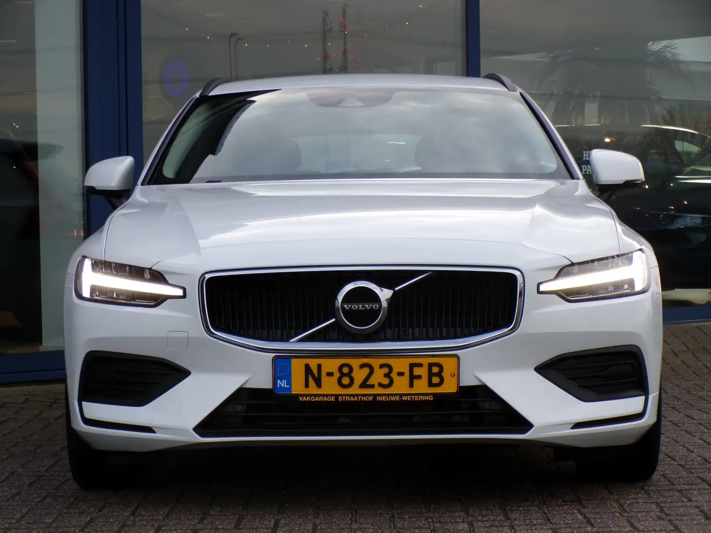 Volvo V60 2.0 B3 Momentum Advantage, Full LED / Carplay + An Blanc - 2