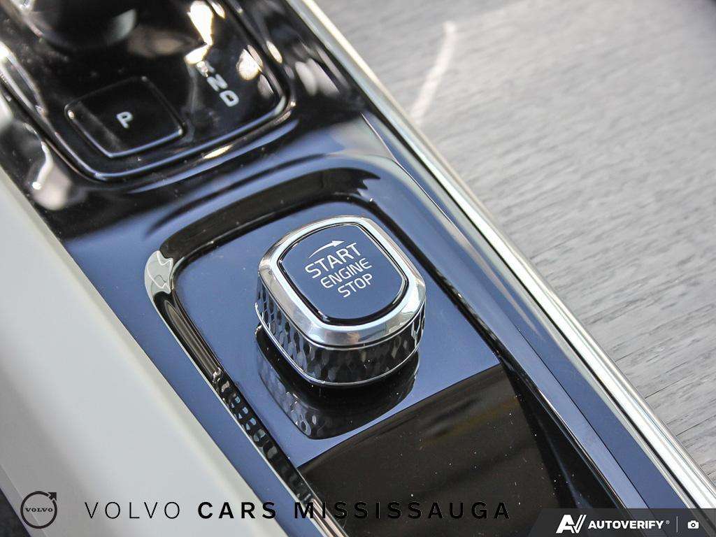 2024 Volvo XC60 Plus Dark Theme thumb 28