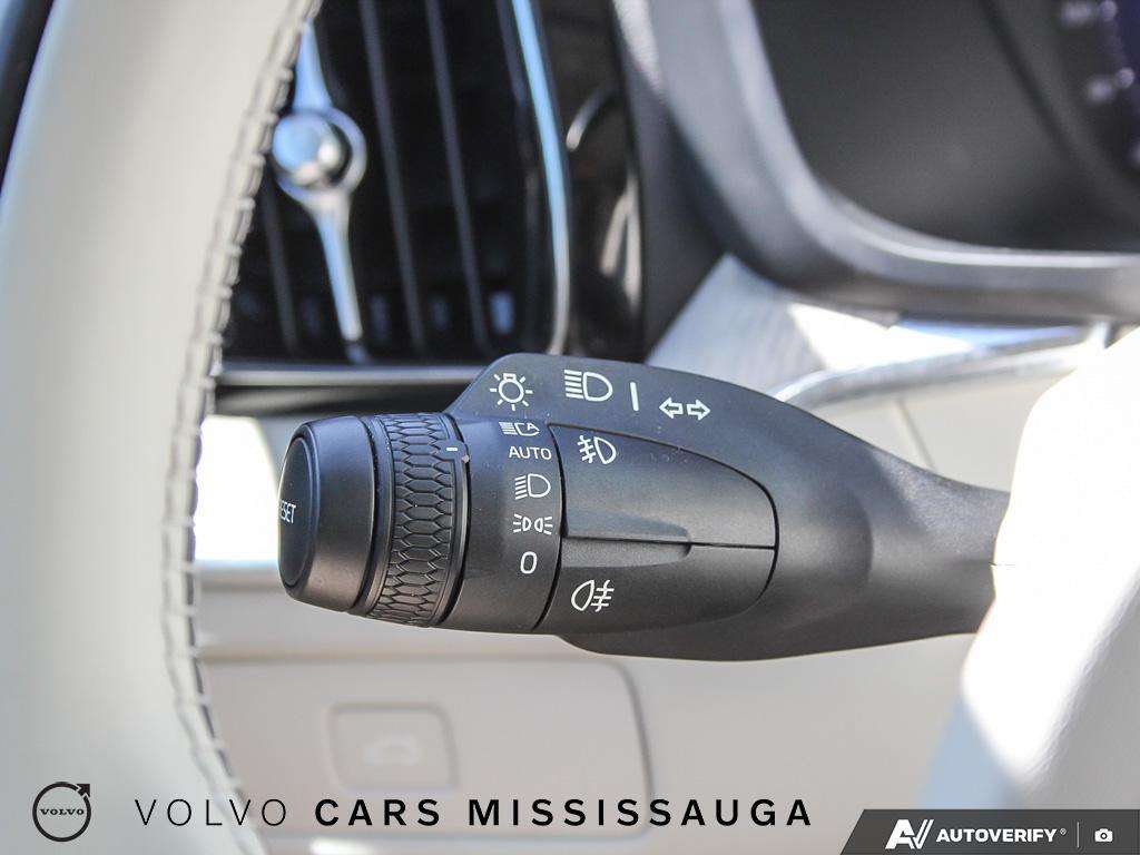 2024 Volvo XC60 Plus Dark Theme thumb 16