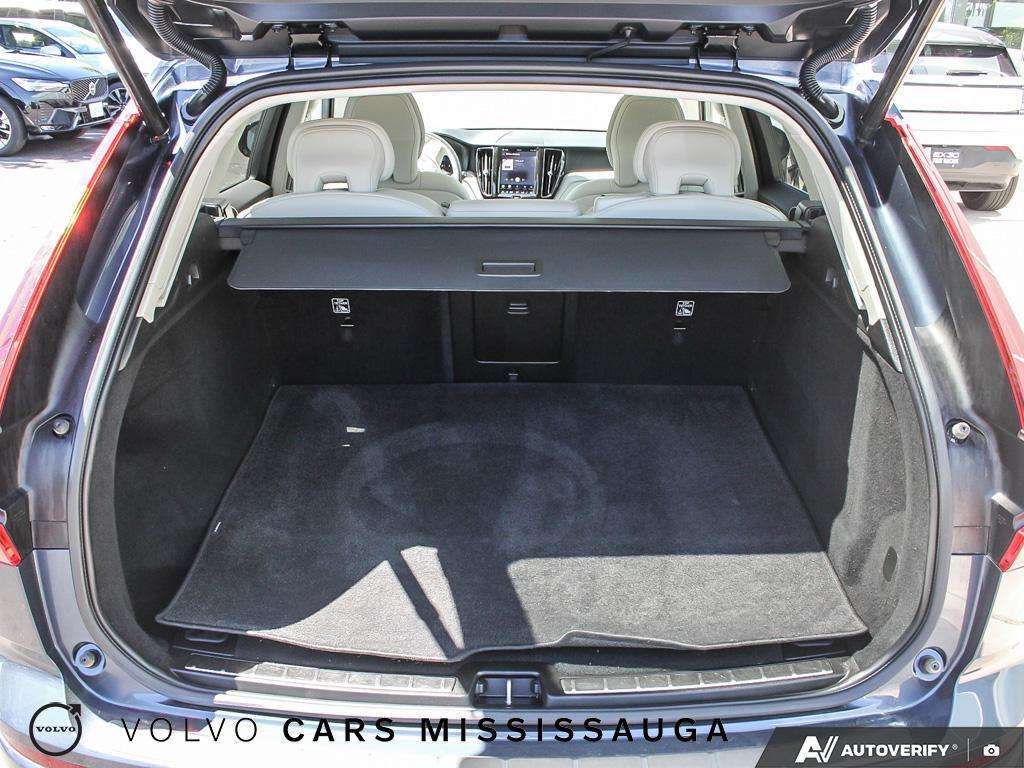 2024 Volvo XC60 Plus Dark Theme thumb 11