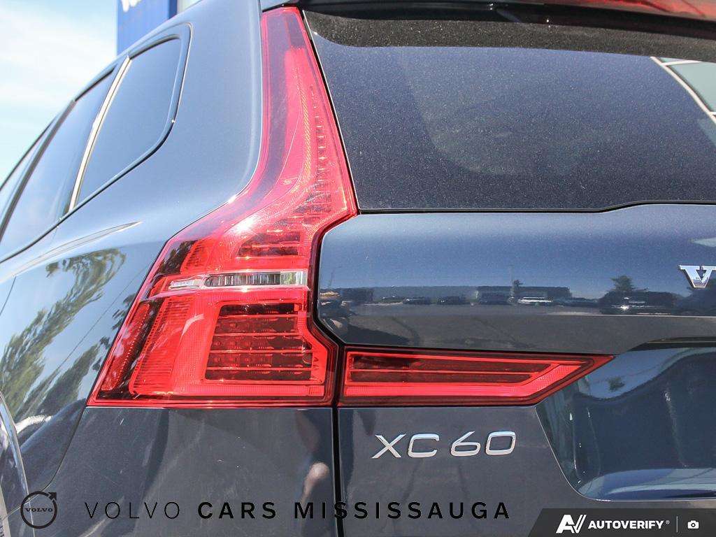 2024 Volvo XC60 Plus Dark Theme thumb 12