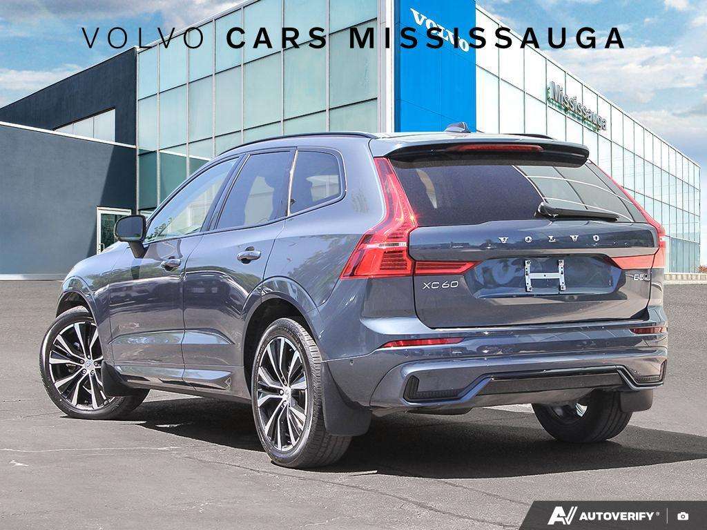 2024 Volvo XC60 Plus Dark Theme alt 4