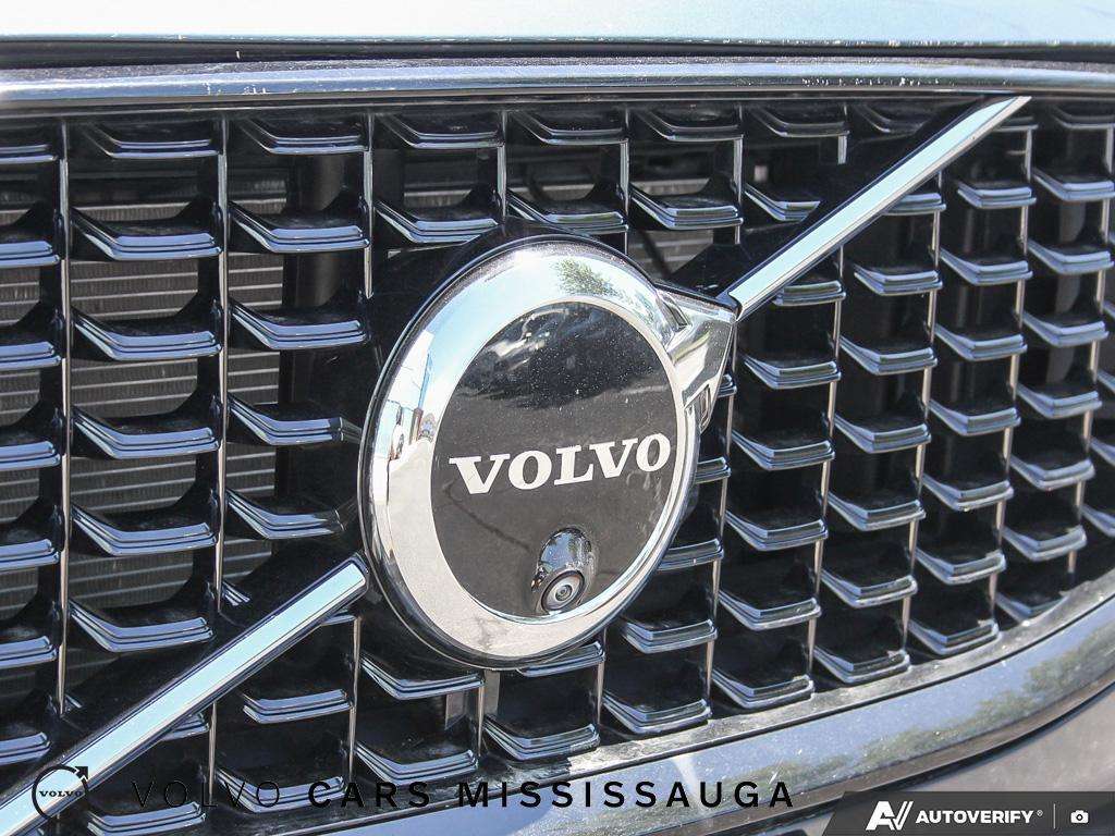 2024 Volvo XC60 Plus Dark Theme thumb 9
