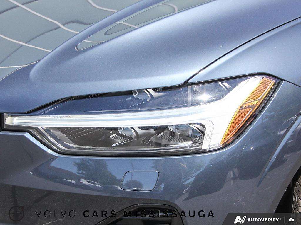 2024 Volvo XC60 Plus Dark Theme thumb 10