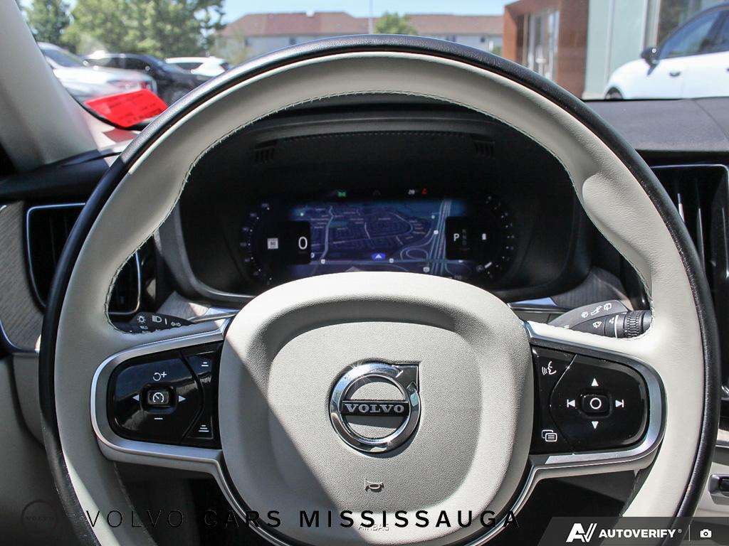 2024 Volvo XC60 Plus Dark Theme thumb 14