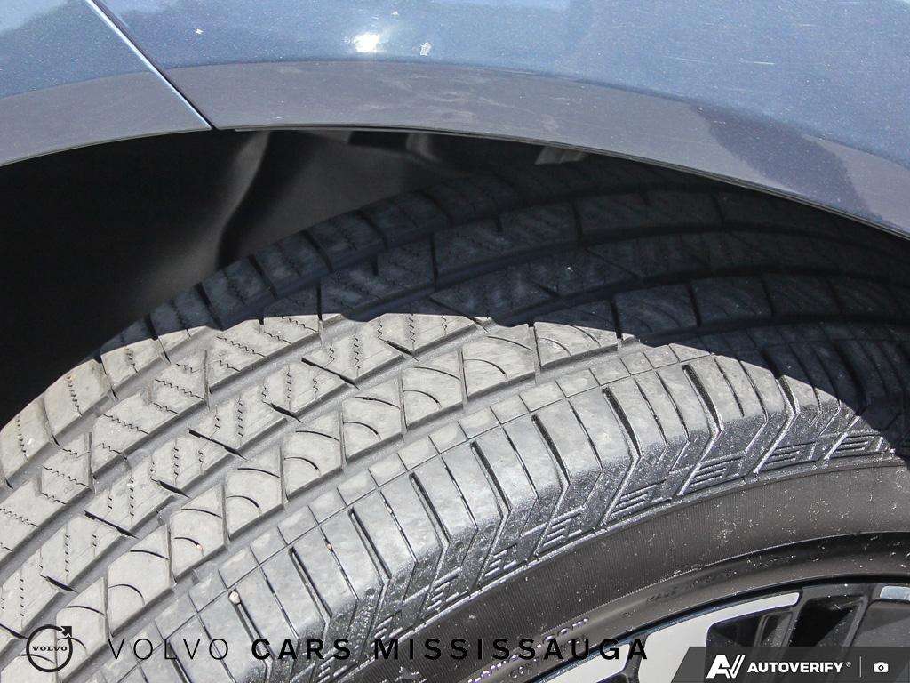 2024 Volvo XC60 Plus Dark Theme thumb 7