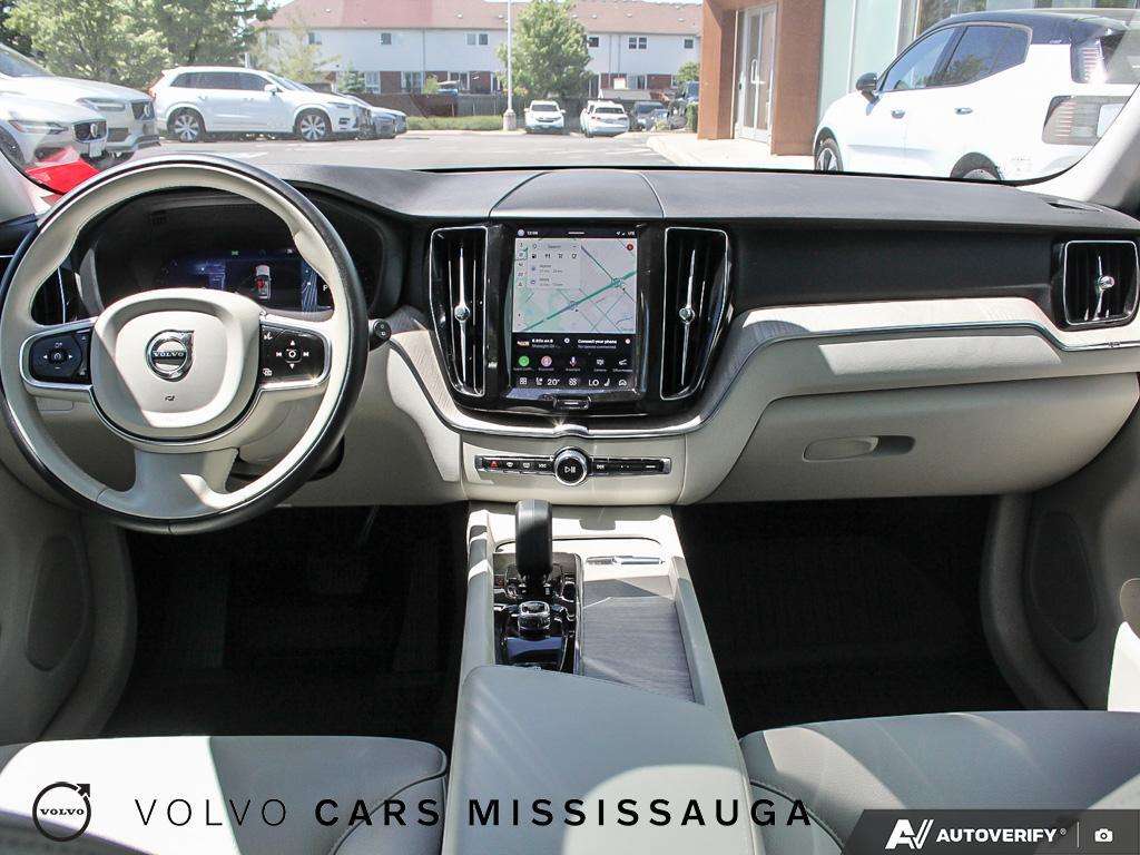 2024 Volvo XC60 Plus Dark Theme thumb 25