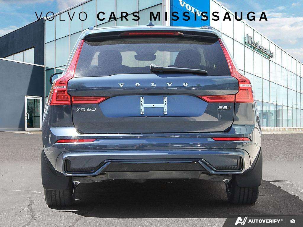 2024 Volvo XC60 Plus Dark Theme alt 5