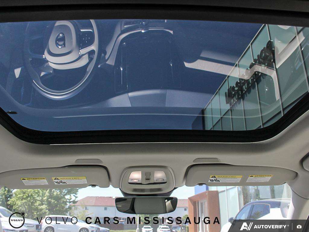 2024 Volvo XC60 Plus Dark Theme thumb 26