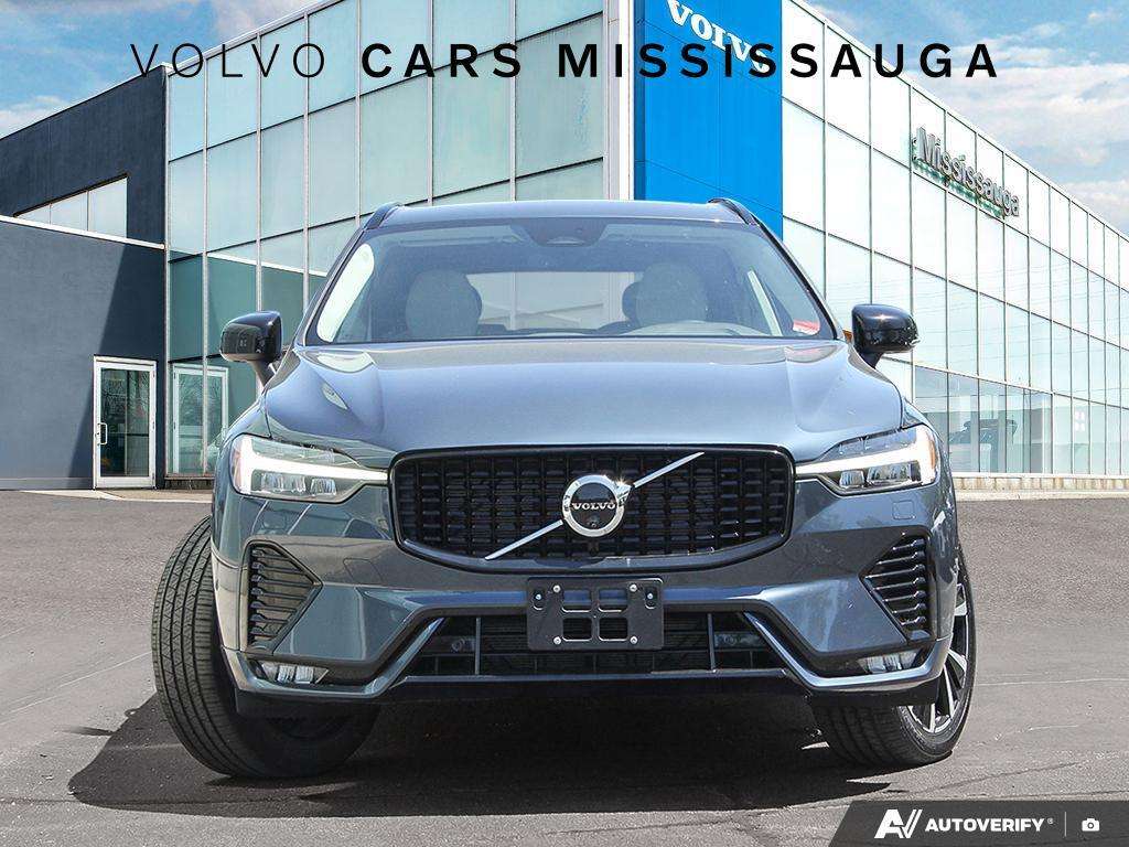 2024 Volvo XC60 Plus Dark Theme alt 2