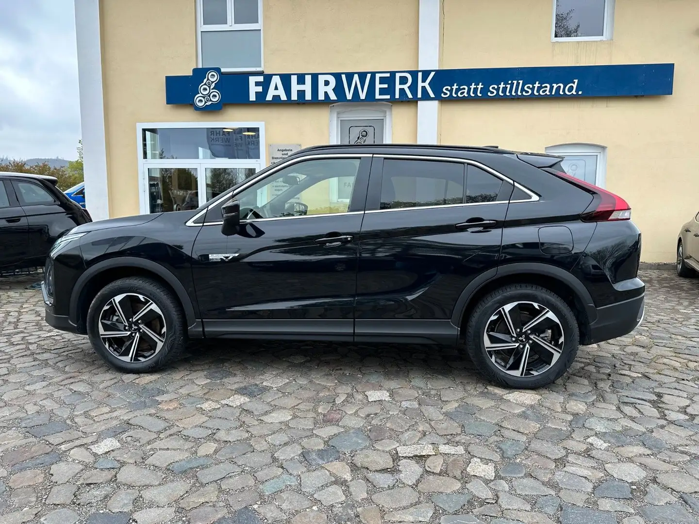 Mitsubishi Eclipse Cross Plug-In Hybrid 4WD*AHK,LED,VFW* Schwarz - 2