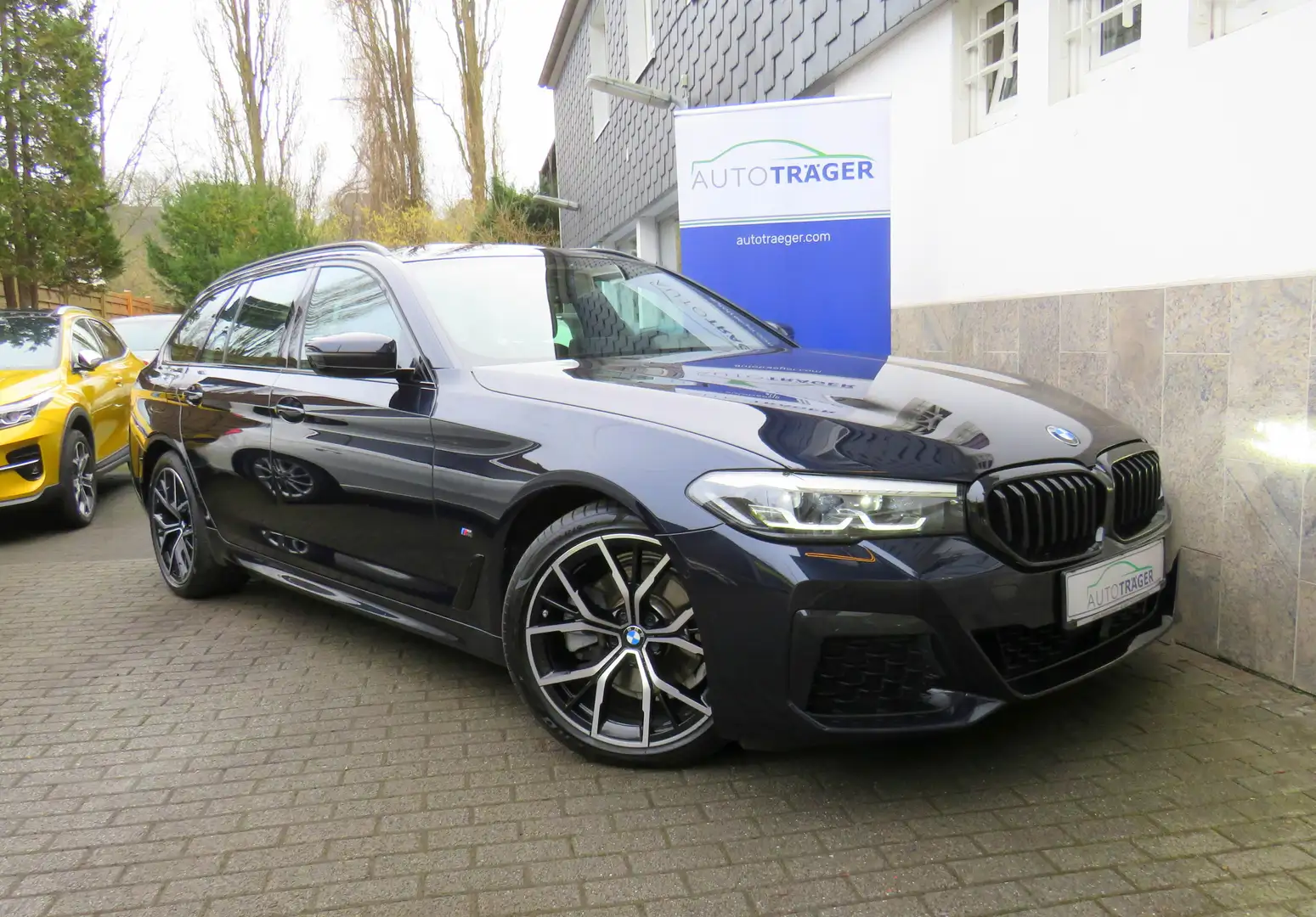 BMW 520 520 d M Sport // ACC, R-kam, Navi, Shz Noir - 1