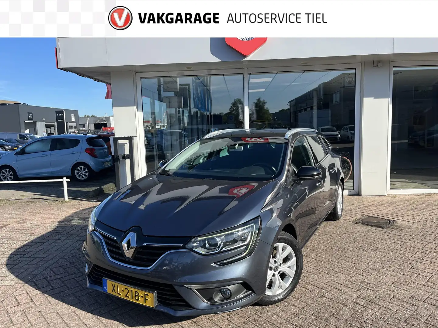 Renault Megane Estate 1.3 TCe Limited Trekhaak, Navigatie, Parkee Grijs - 1