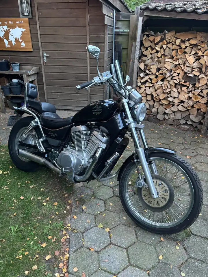 Suzuki Intruder C