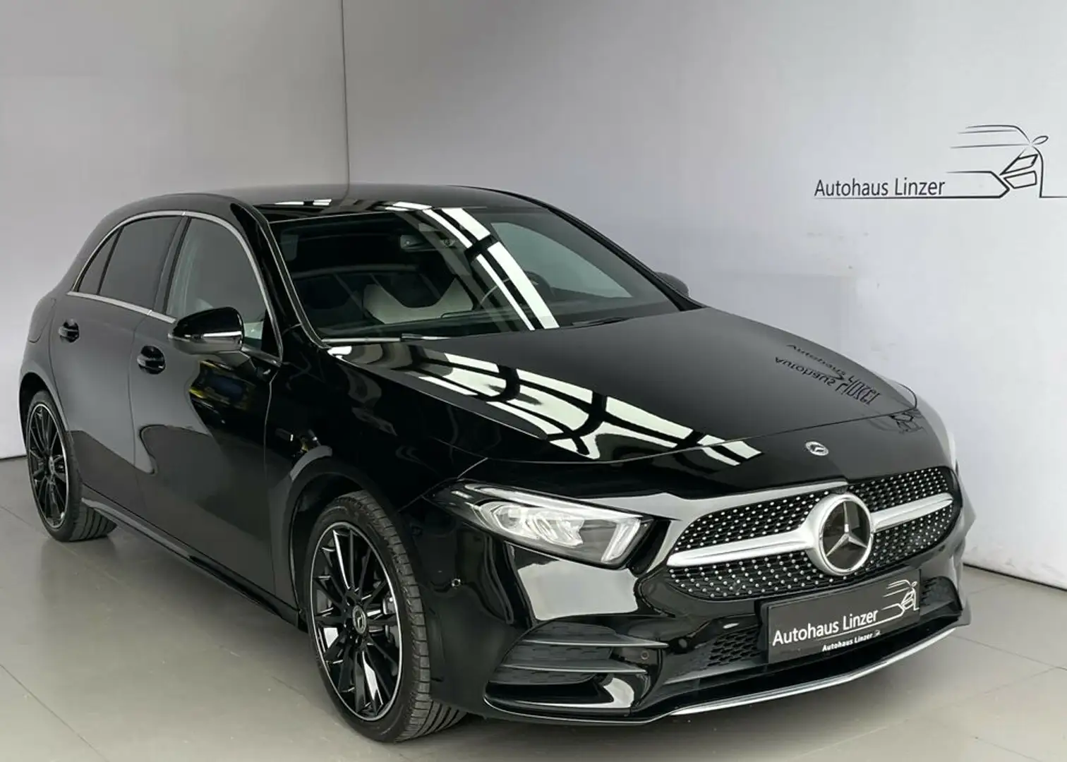 Mercedes-Benz A 250 e AMG+ *LED*StHz*ACC*360CAM*AmbienteB*DAB*19'' Schwarz - 1