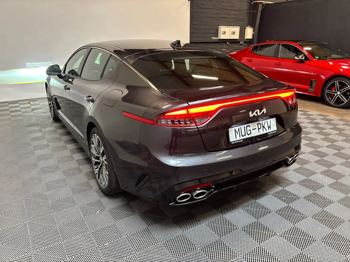 Kia Stinger GT 4WD*LED-HuD-Leder-ACC* Grau - 2