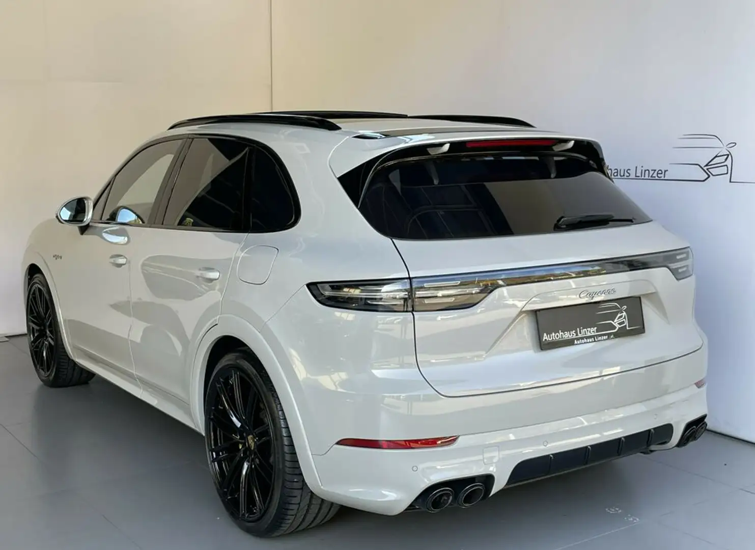 Porsche Cayenne E-Hybrid *MATRIX*PANO*Sitzküh*BOSE*360°CAM Grau - 2