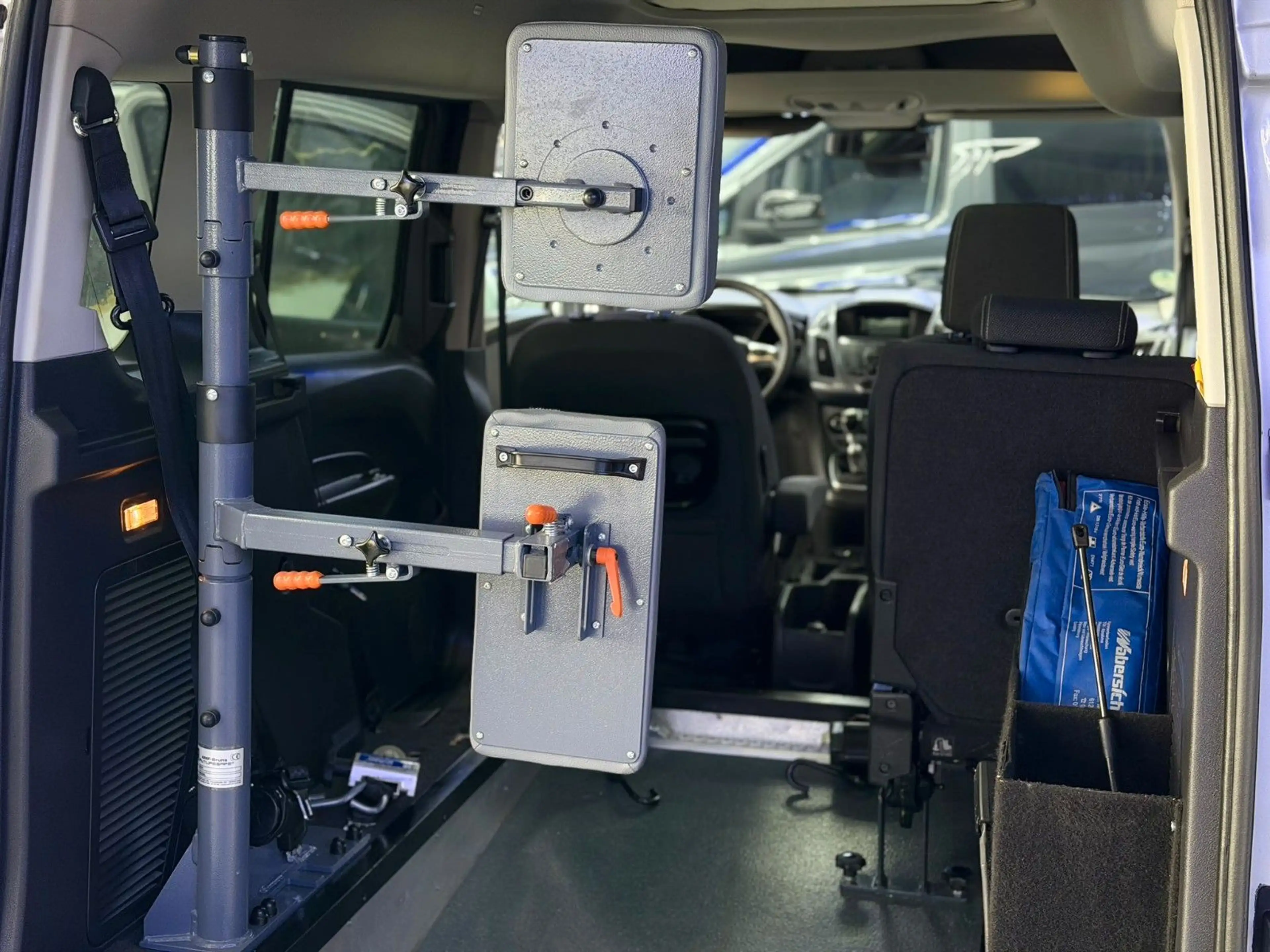 Ford Tourneo Connect -Behindertengerecht-Rampe- — photo 3