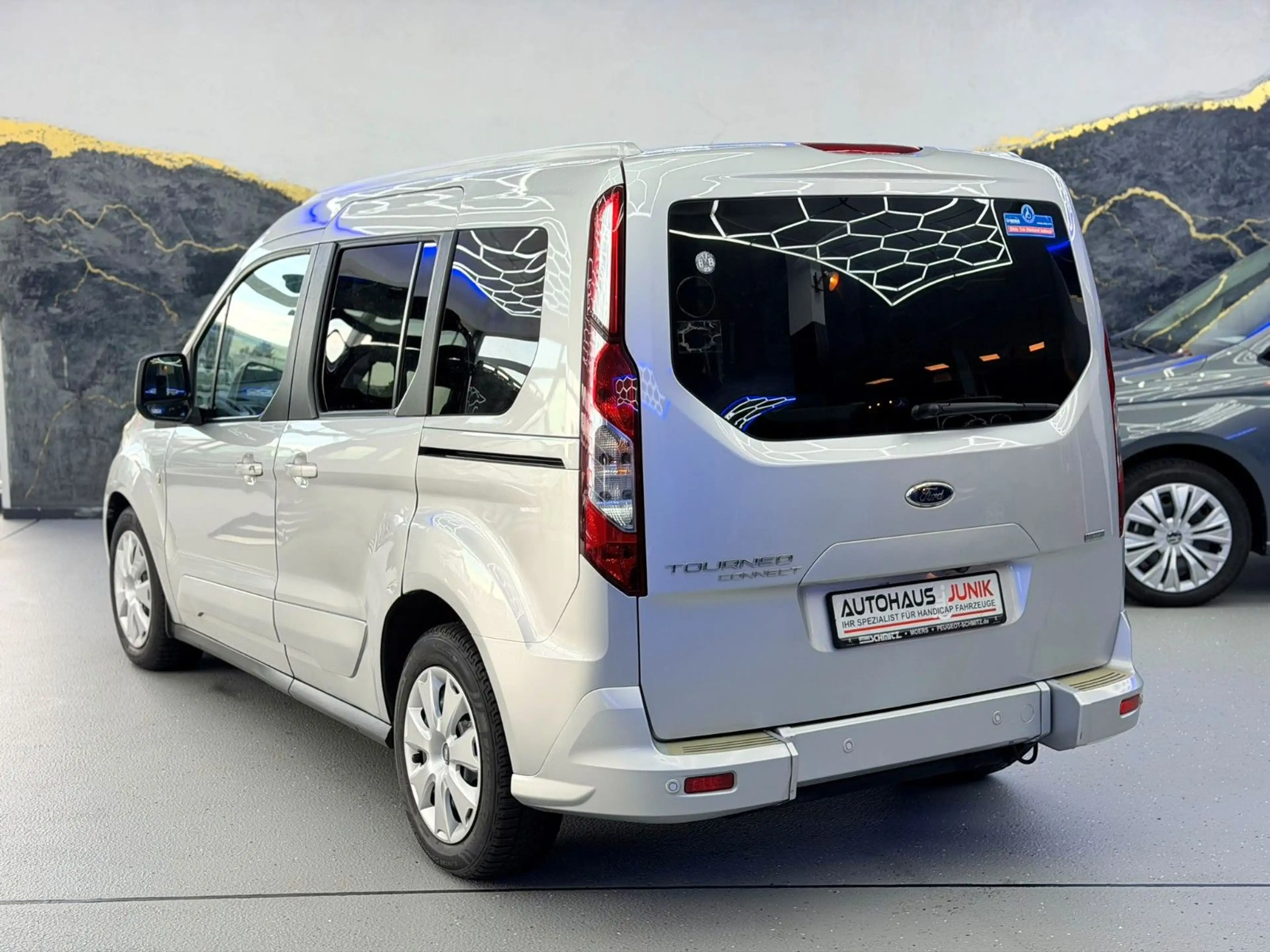 Ford Tourneo Connect -Behindertengerecht-Rampe- — photo 10