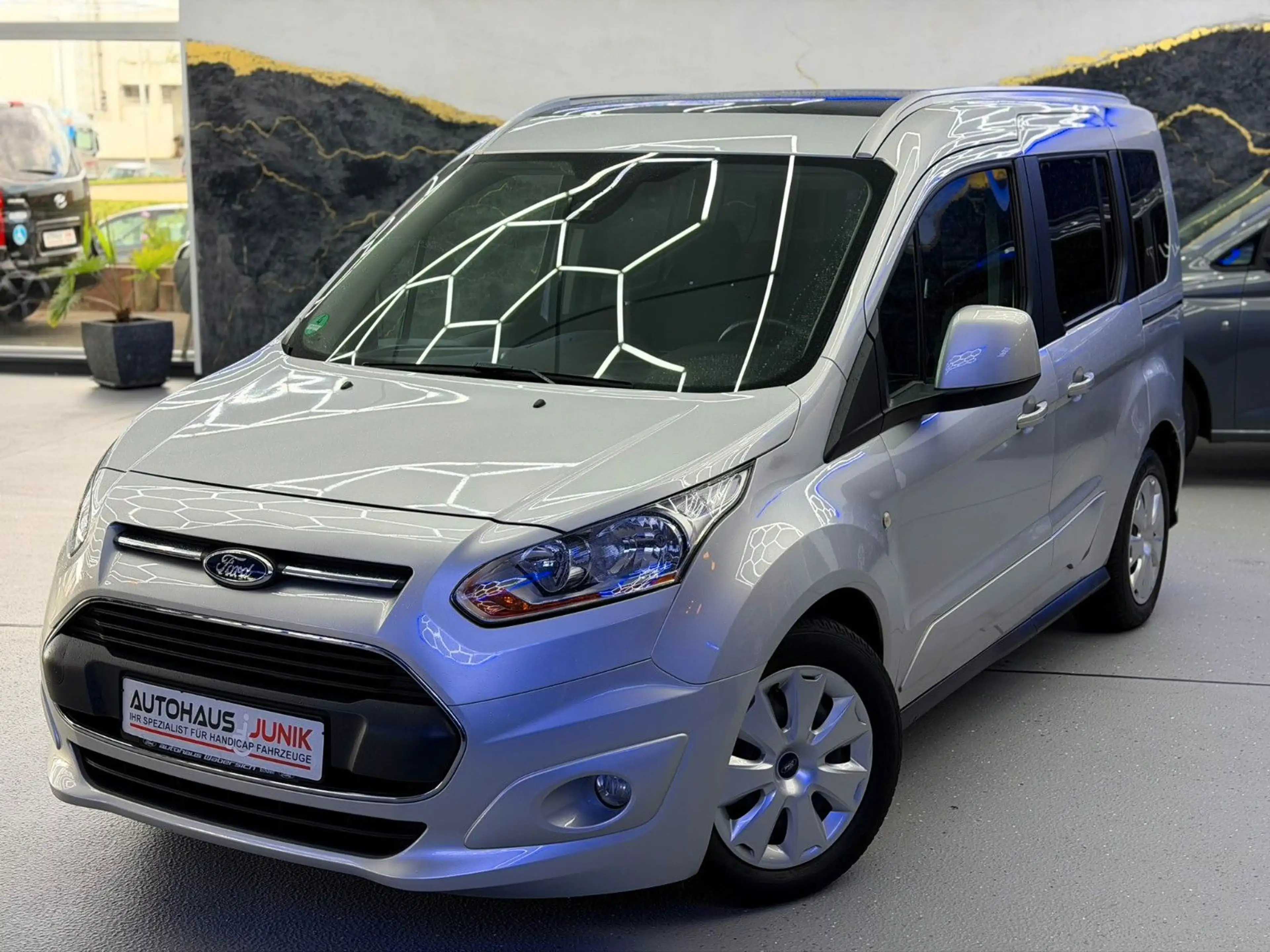 Ford Tourneo Connect -Behindertengerecht-Rampe- — photo 9