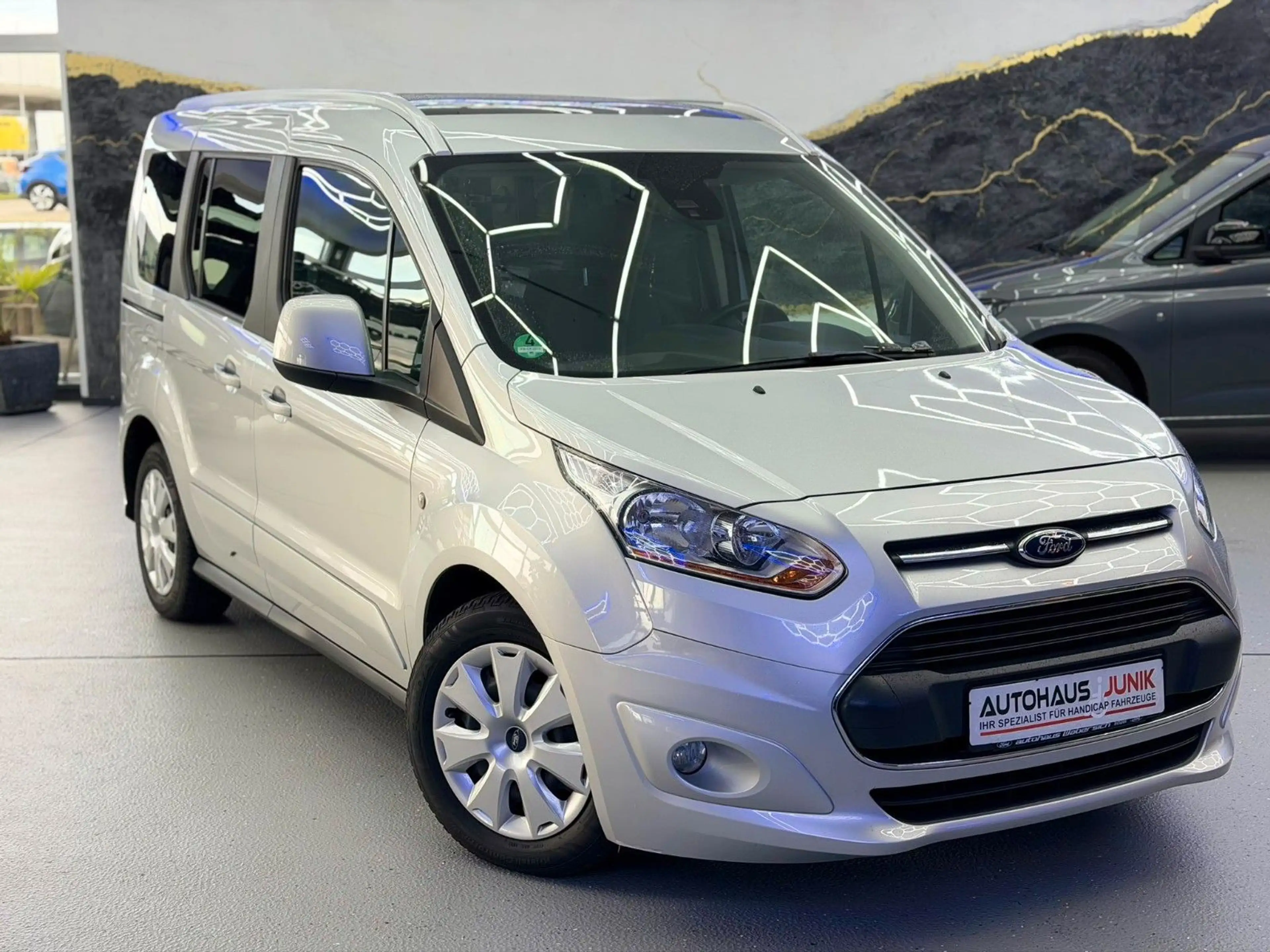 Ford Tourneo Connect -Behindertengerecht-Rampe- — photo 5