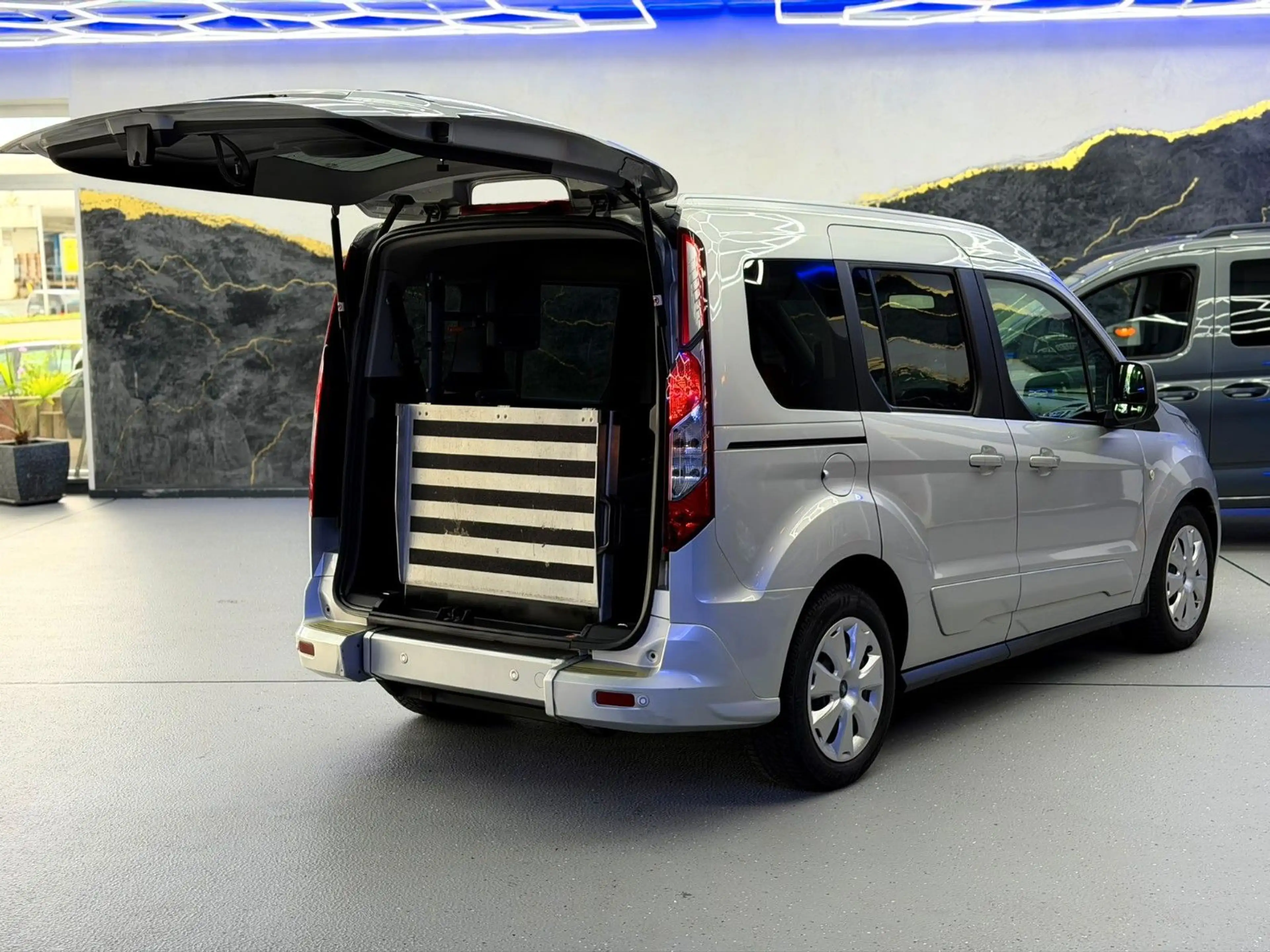 Ford Tourneo Connect -Behindertengerecht-Rampe- — photo 6