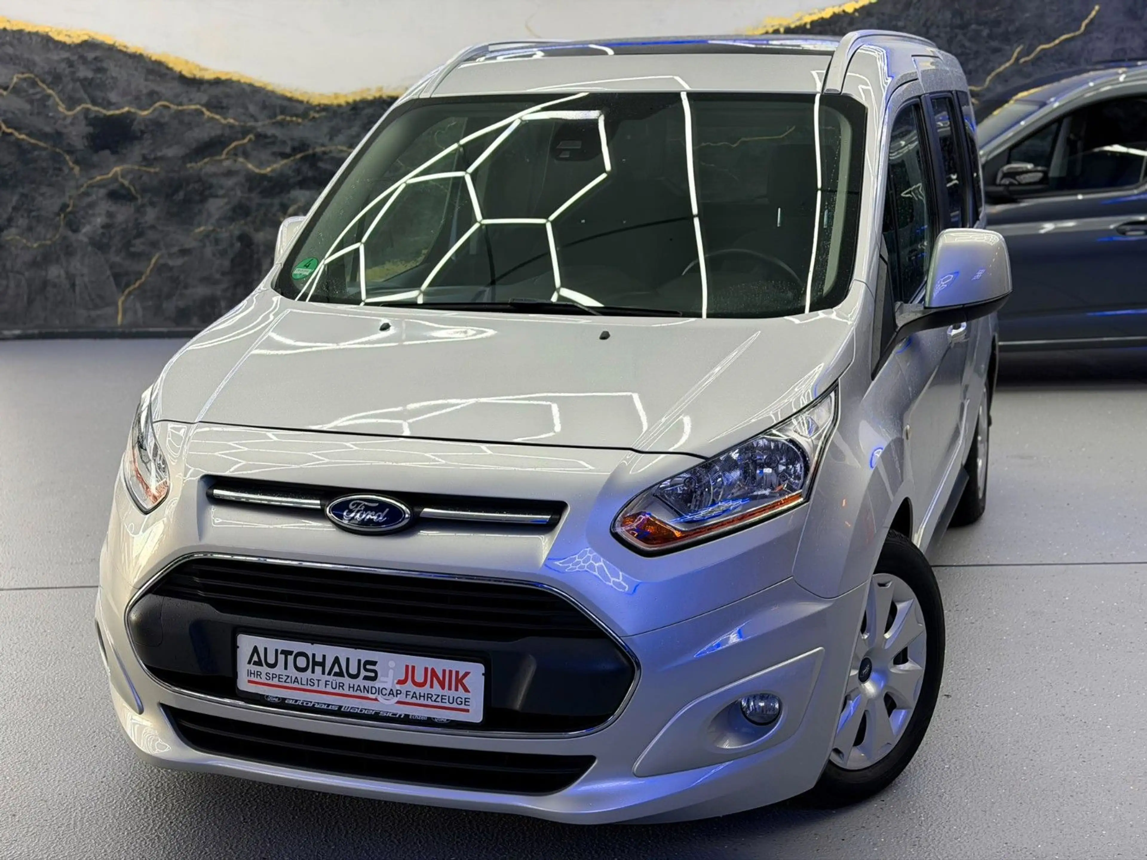 Ford Tourneo Connect -Behindertengerecht-Rampe- — photo 7