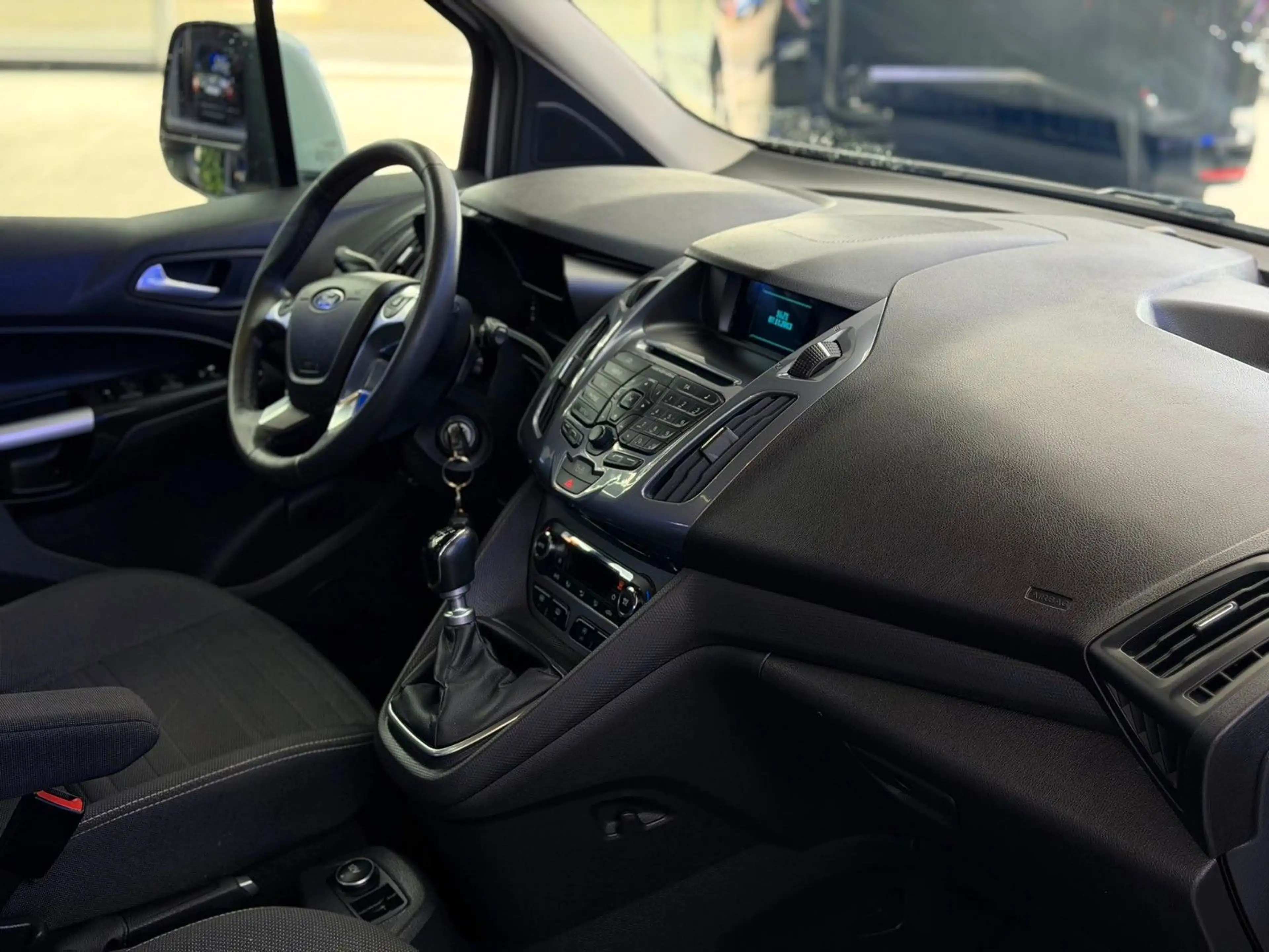 Ford Tourneo Connect -Behindertengerecht-Rampe- — photo 15