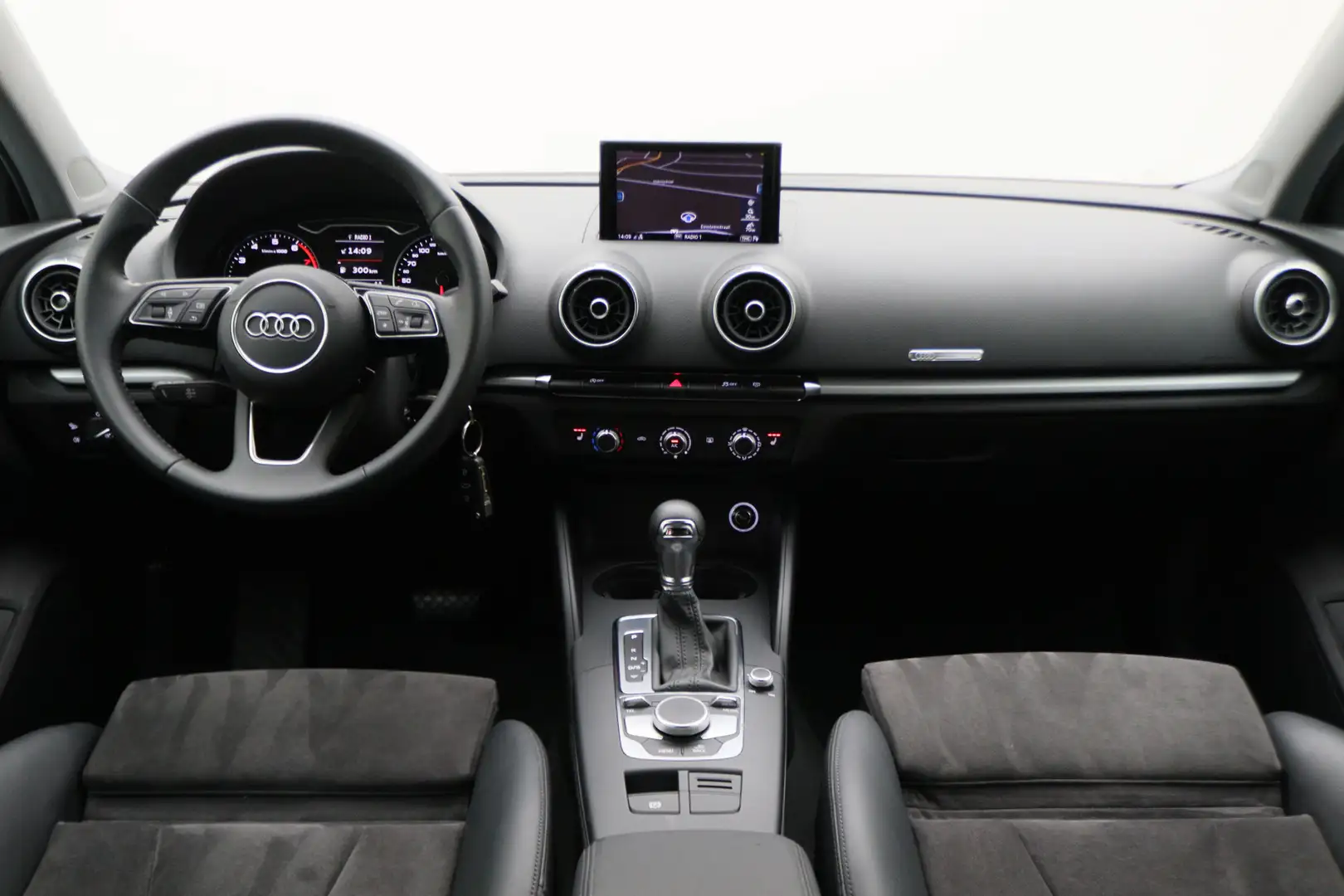 Audi A3 Limousine 35 TFSI CoD Pro Line Automaat Xenon, Nav Grijs - 2