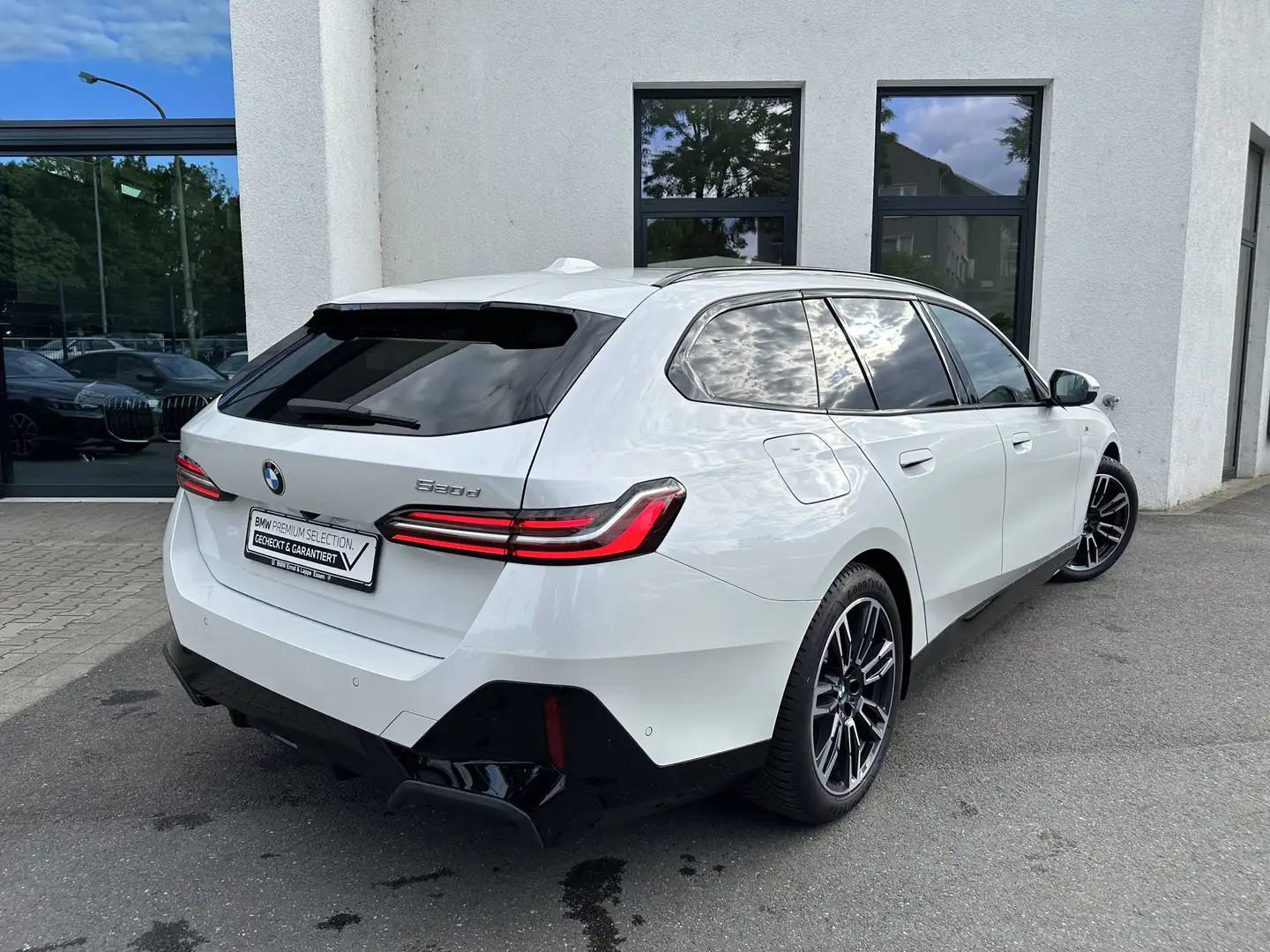 BMW 520 d Touring M Sport || Autobahnassist. Standhzg Weiß - 2