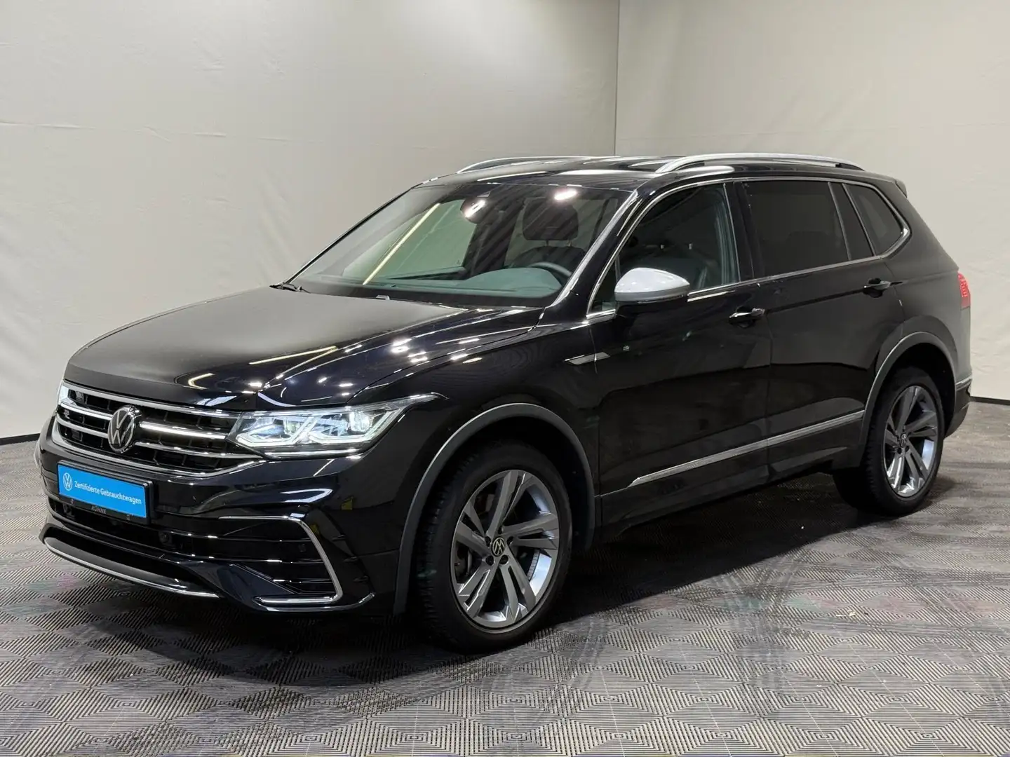 Volkswagen Tiguan Allspace R-Line 2.0 TSI DSG | MATRIX NAVI Zwart - 2
